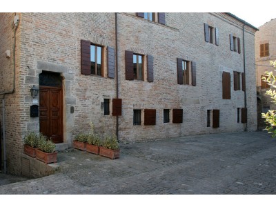 Il Palazzo a Torre di Palme in Le Marche_1